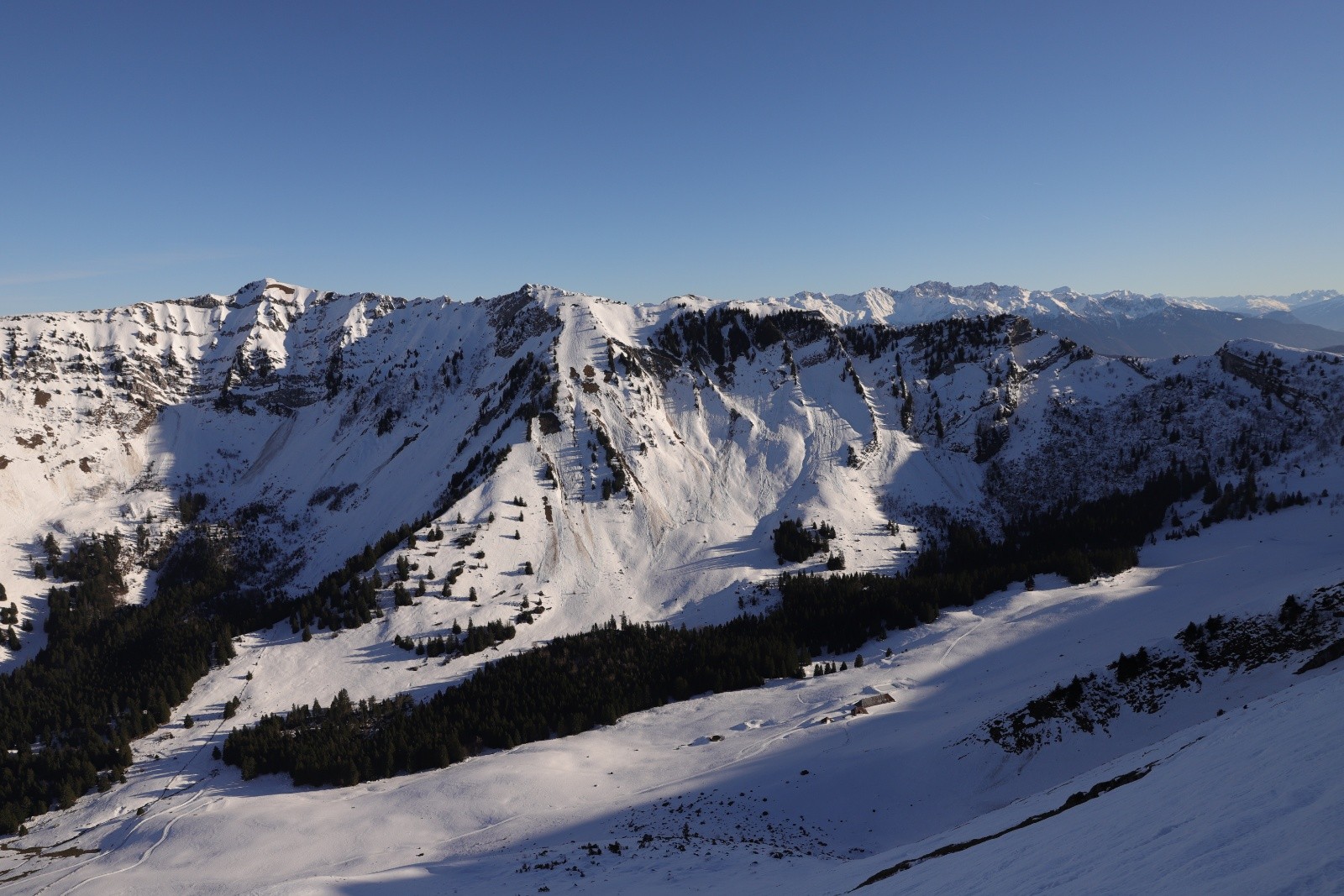 &nbsp;Pointe des Arlicots et Grand Parra, en face