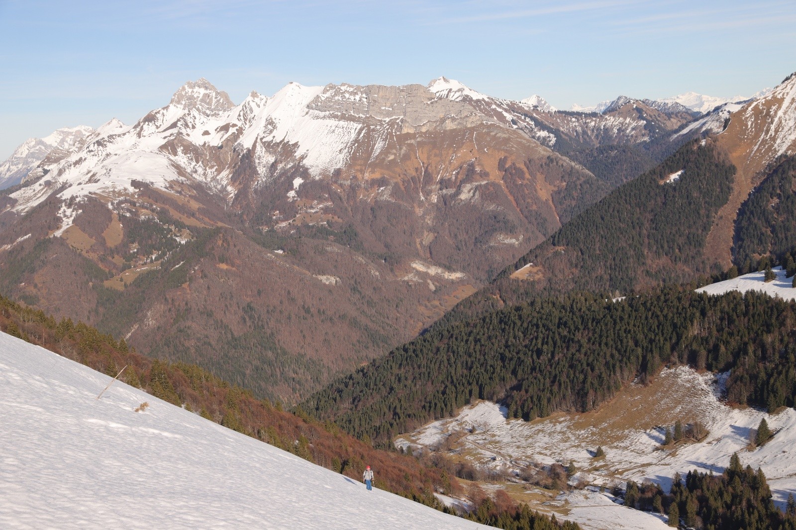 &nbsp;Zoom sur l'Arcalod et le Mont de la Coche