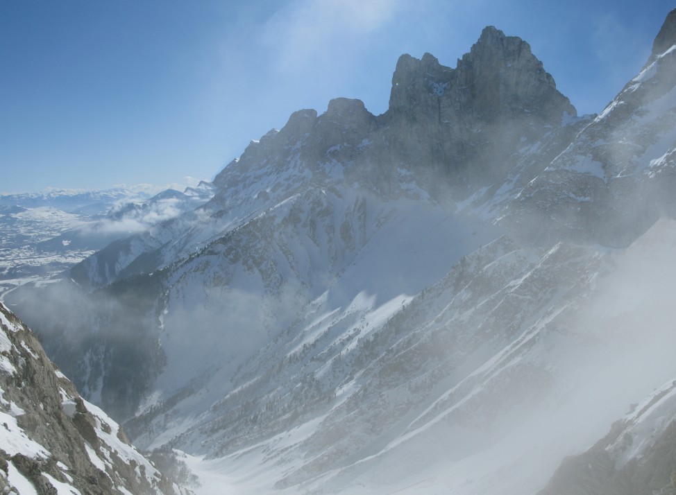Ambiance brouillard : sommets sans nom et Roc Roux