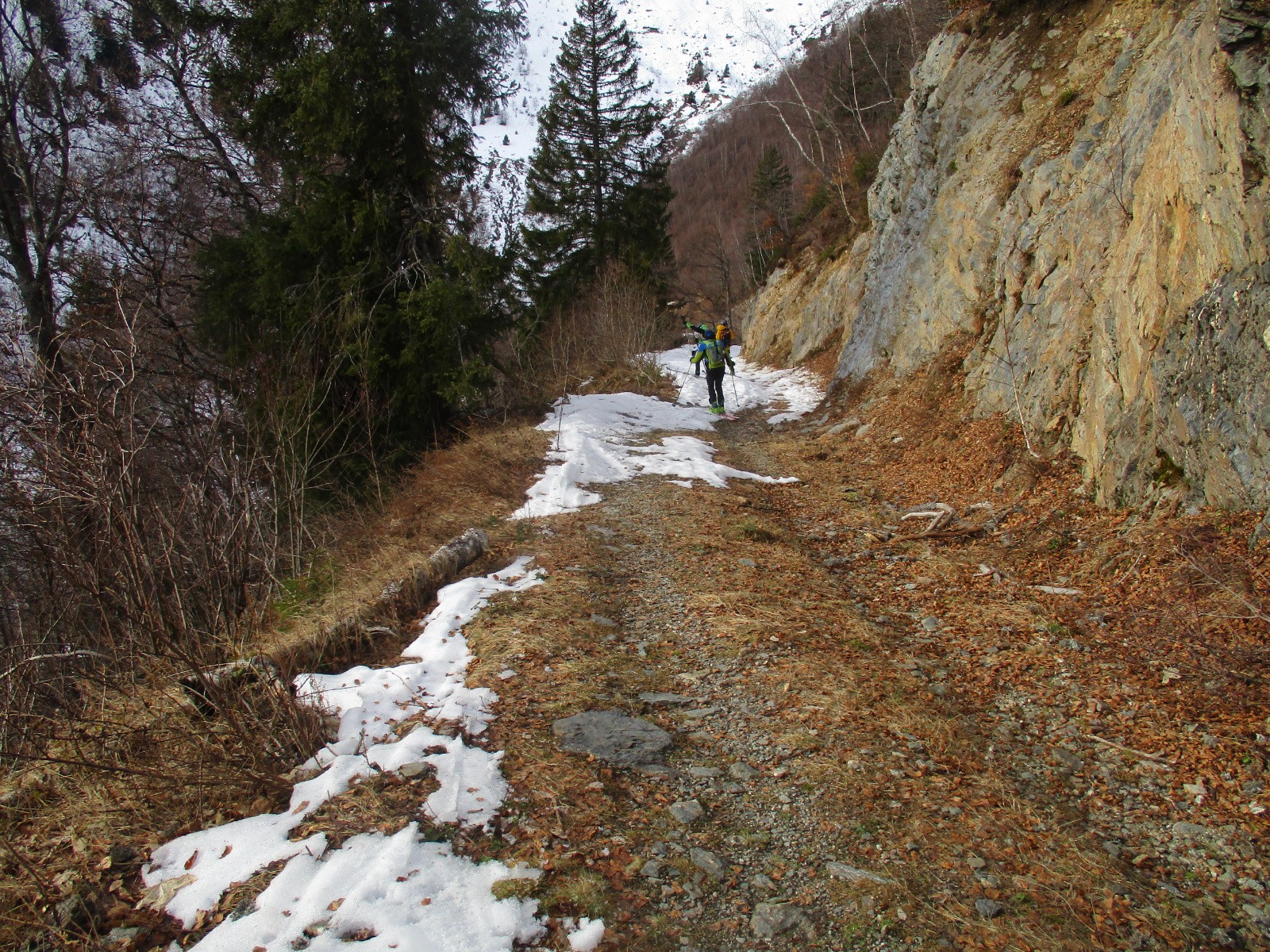 chemin accès Lognane