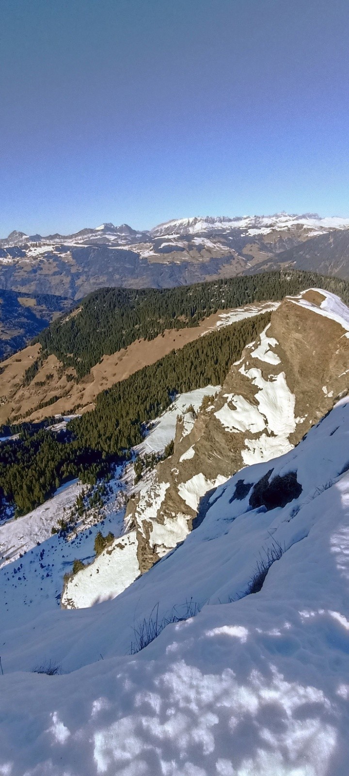 &nbsp;Au loin les Aravis
