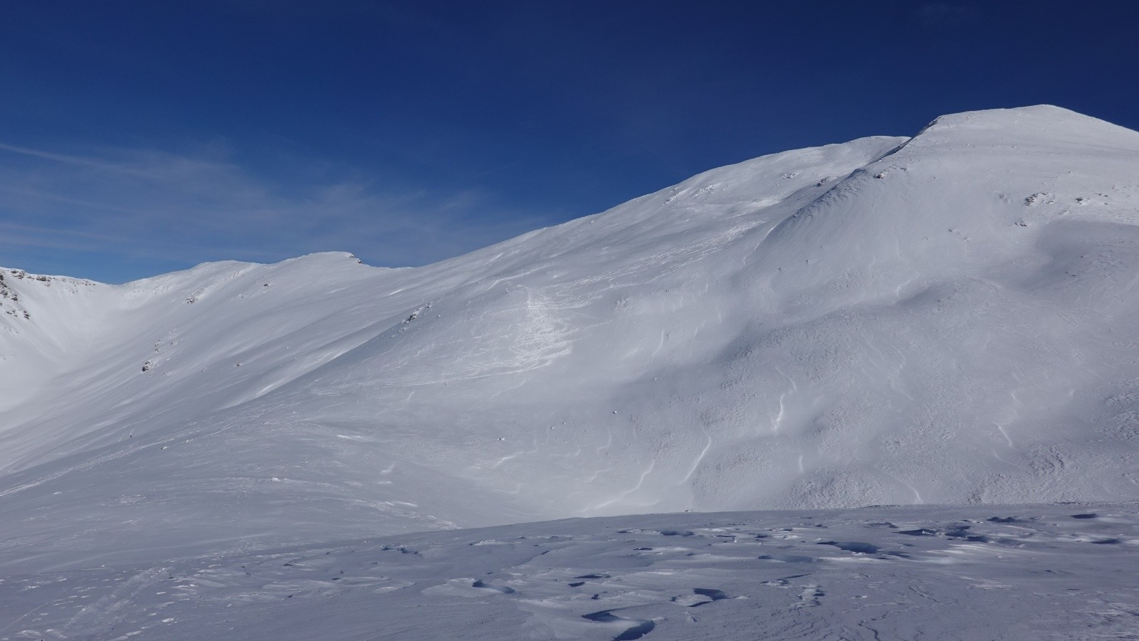 Panorama sur le second sommet des Pyrénées Catalanes françaises : le Puigmal et ses 2910m
