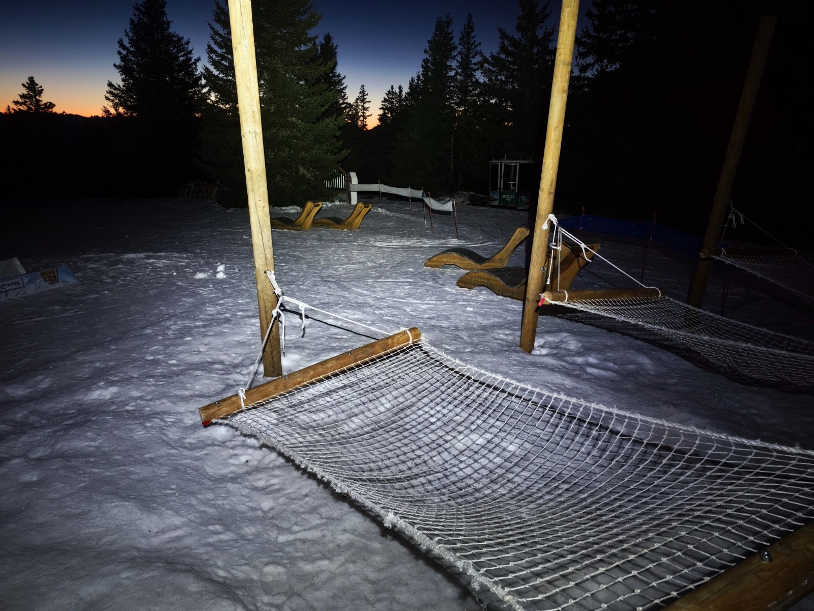 L'airbnb du soir en attendant que les dameuses laisse un peu de place, 2 tournant dans le coin et se croisant régulièrement.