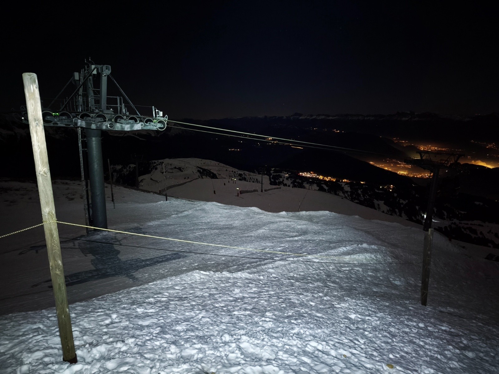 La vallée avec frontale, le smartphone compense moins forcément.