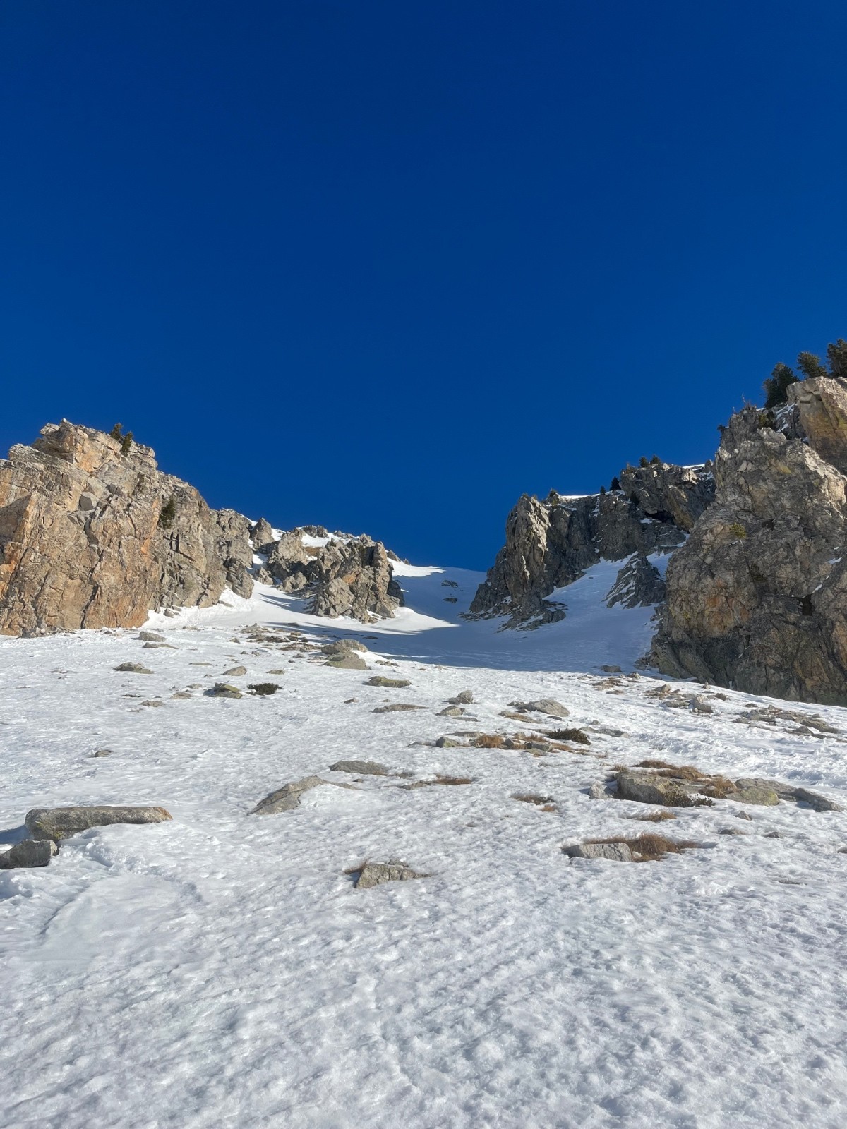 Couloir vue d’en bas à la montée&nbsp;