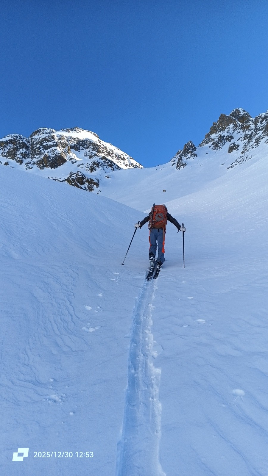 On poursuit jusqu'au col&nbsp; 