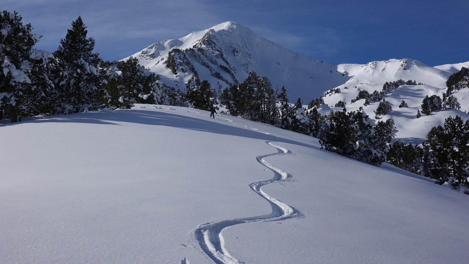 Trace sur fond de Puig de Terrers