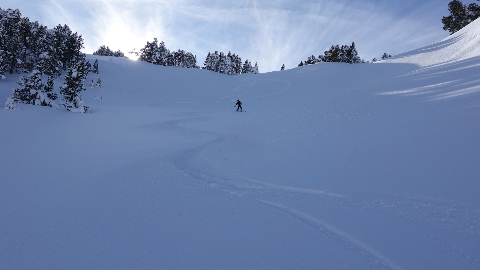 On poursuit dans les petits vallons vierges de traces