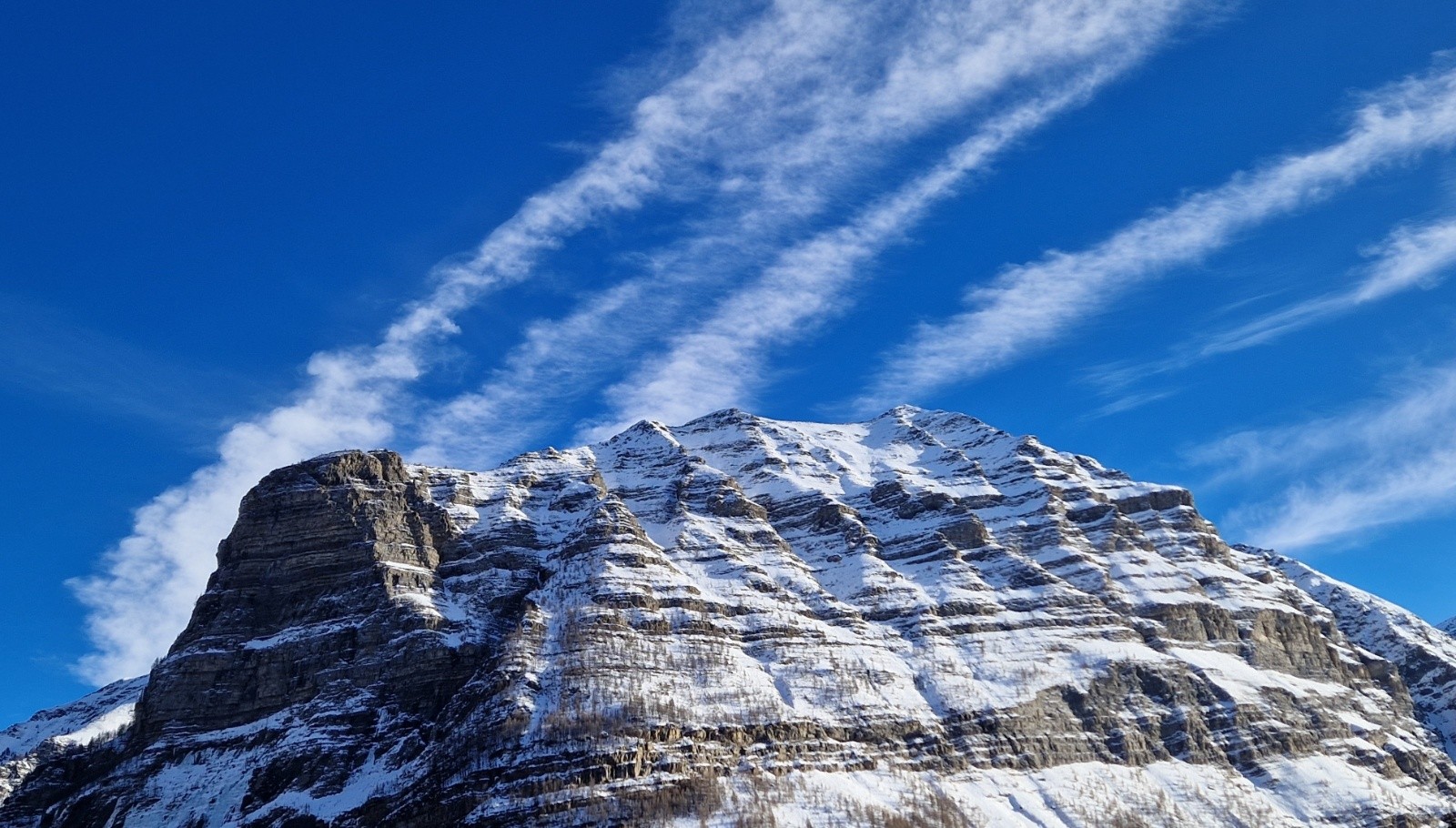 &nbsp;Uvernaus en strates et en stries