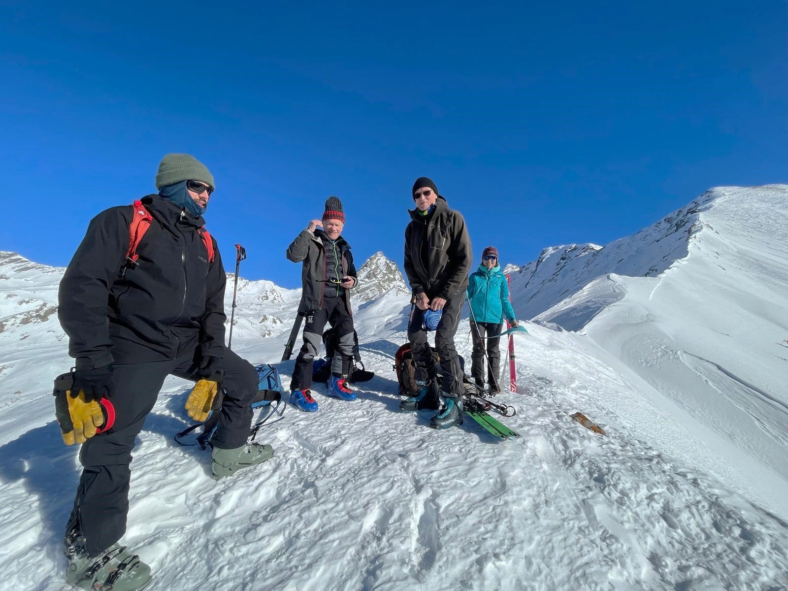 Une partie du groupe sur l'arête W de Giornivetta.