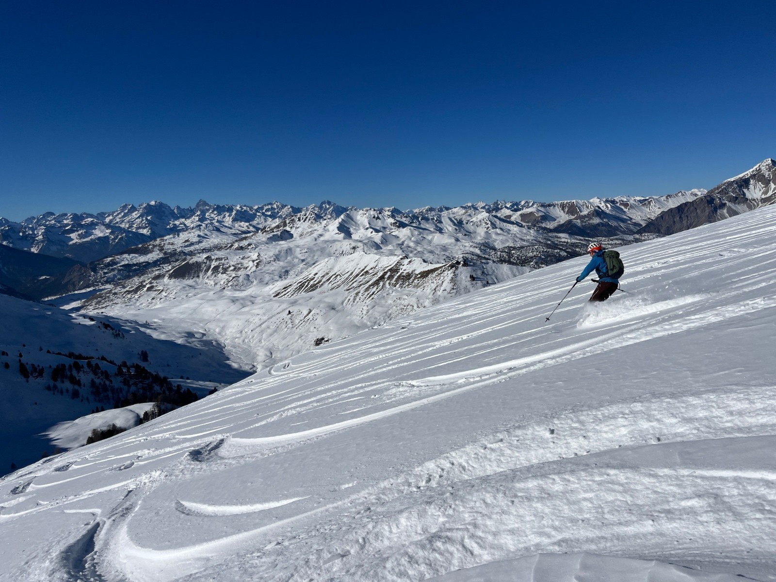 #6 Bon ski en versant Ouest, malgré de nombreuses traces Bon ski en versant Ouest, malgré de nombreuses traces