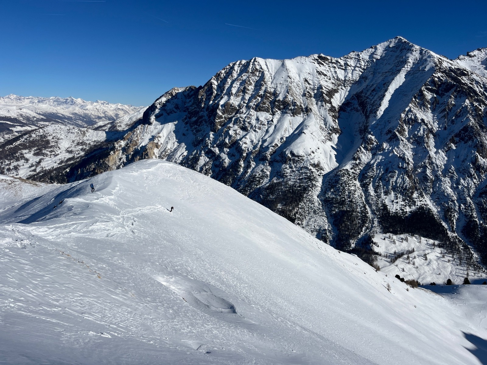 #3 Petite descente en versant SE sous le sommet Sud Petite descente en versant SE sous le sommet Sud