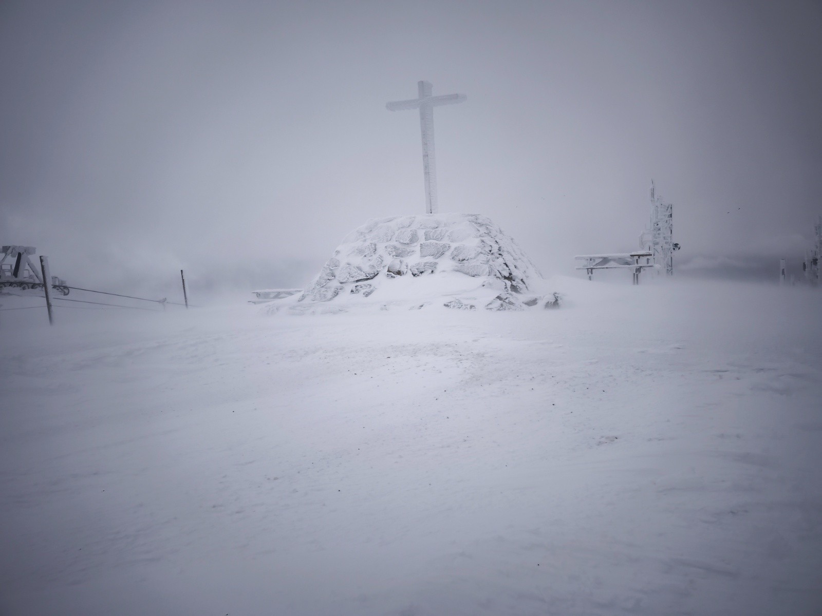Toujours présente, çà va, la météo, elle s'en contre cogne...