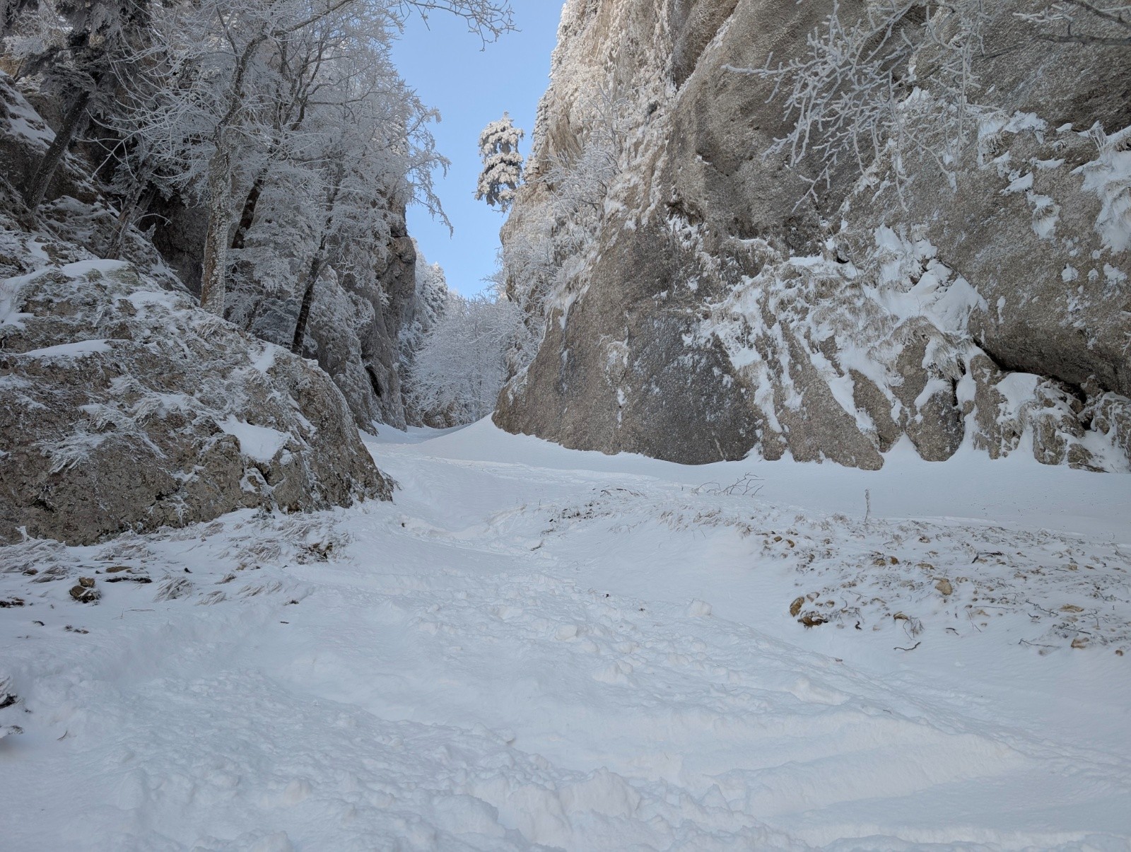 Ca râcle par endroits dans le couloir de Corde