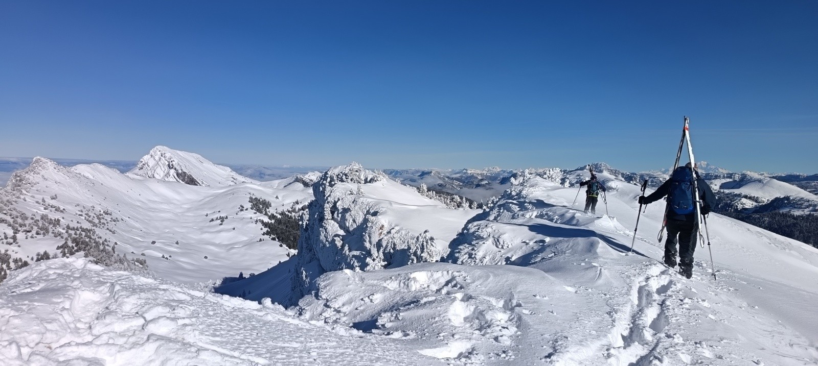 &nbsp;Sommet, vue vers le N