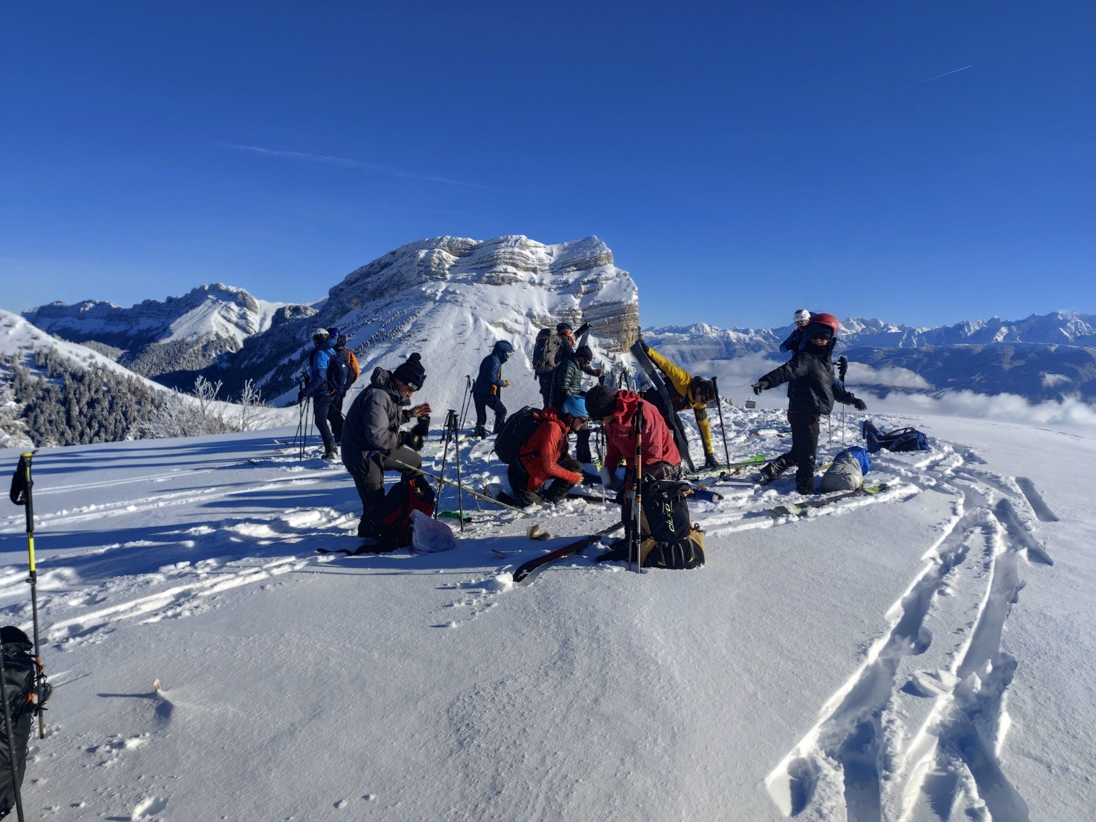 #10 Rencontre du groupe dsa qui nous a rattrape au sommet de bec charvet Rencontre du groupe dsa qui nous a rattrape au sommet de bec charvet