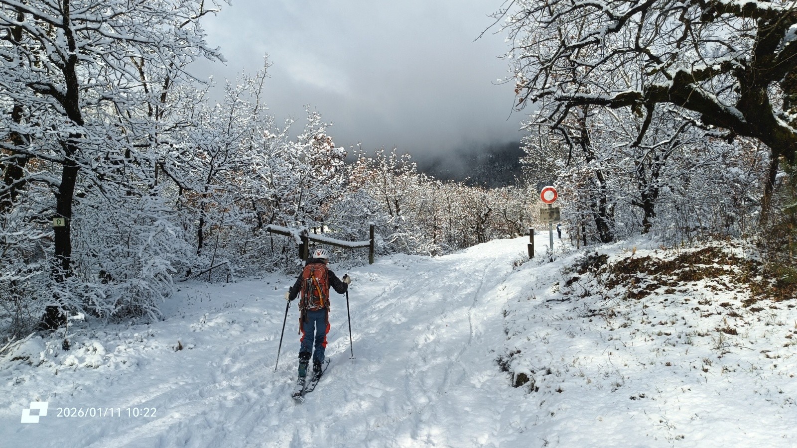 On repart à 450m, d'façon y a plus de neige dessous. 