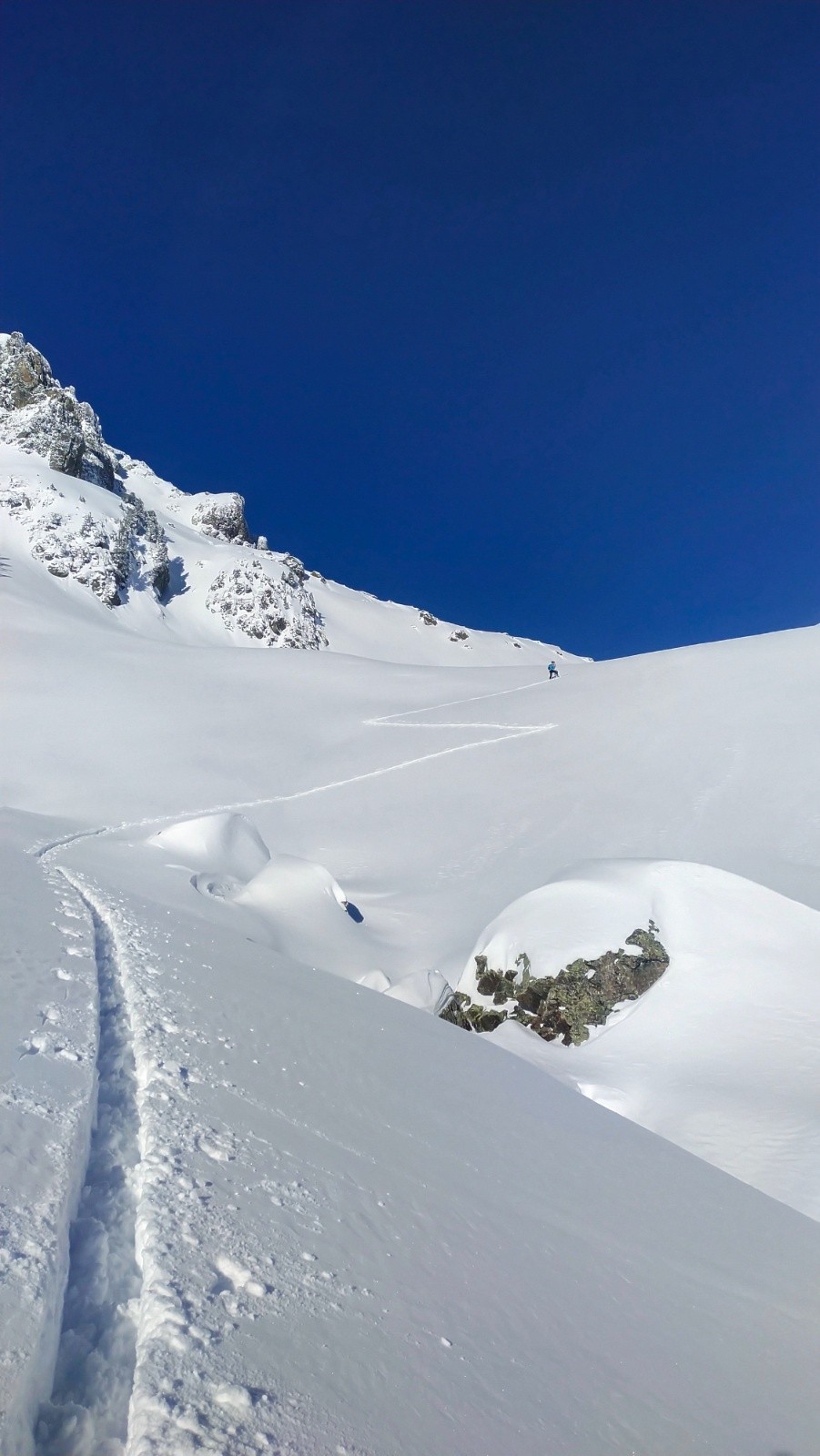 &nbsp;Élie s'amuse à la trace