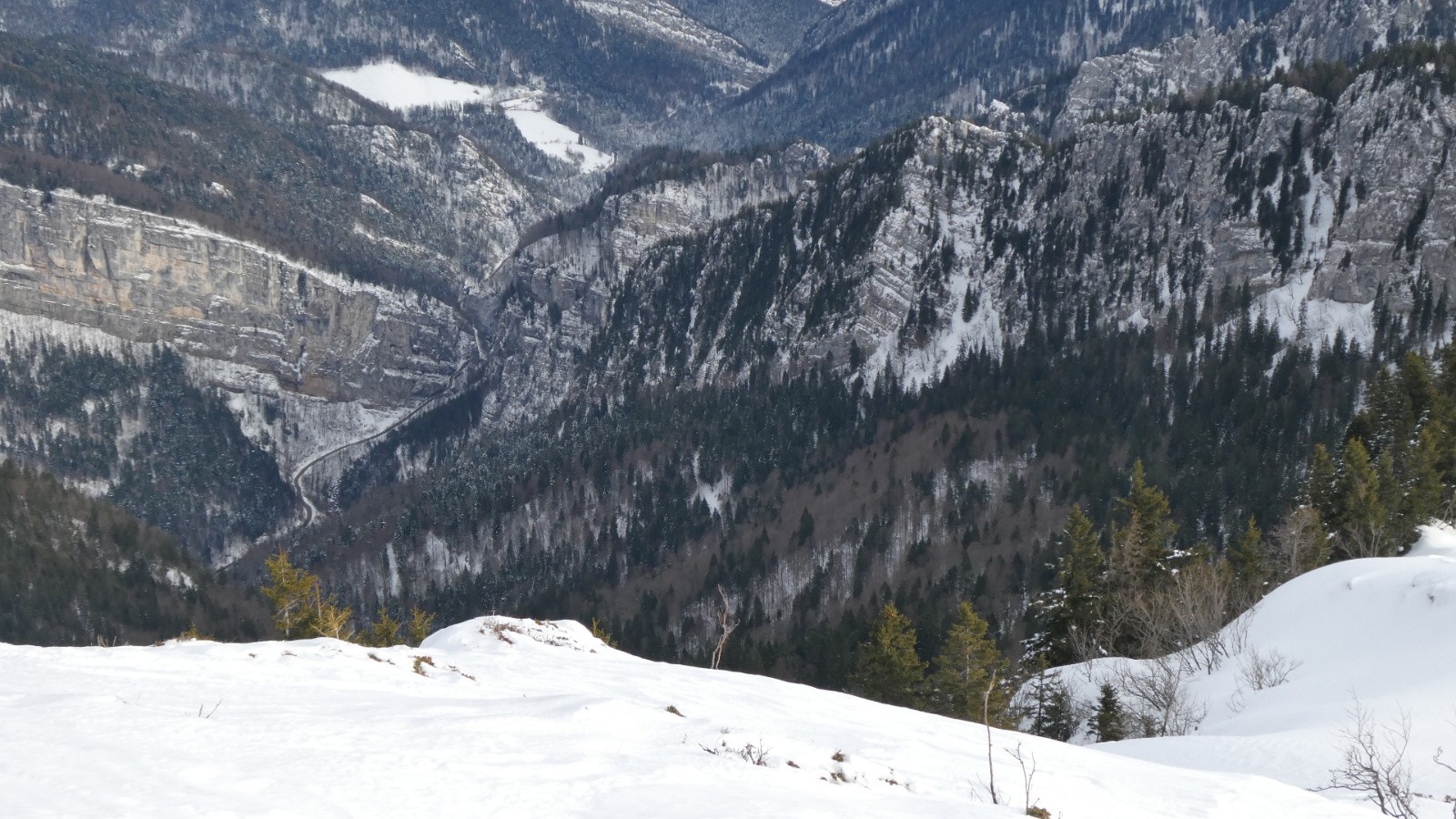 sommet Petite Vache : vue sur la route de St Pierre&nbsp;