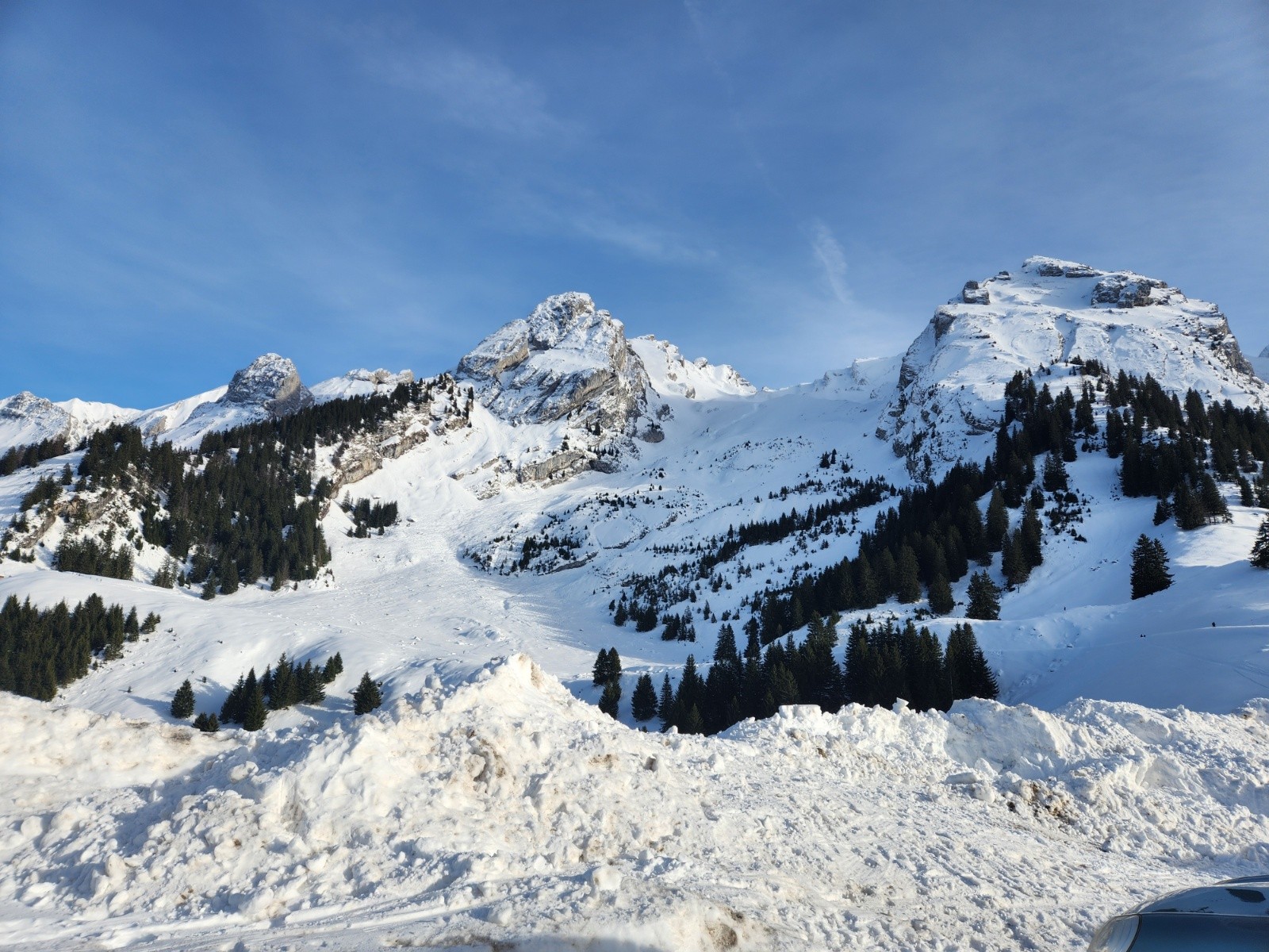 vue générale depuis le parking