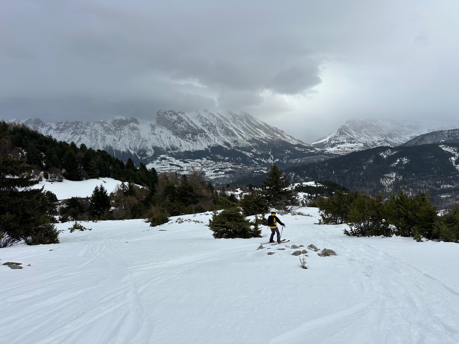 &nbsp;Dans les genévriers, vers 1400.