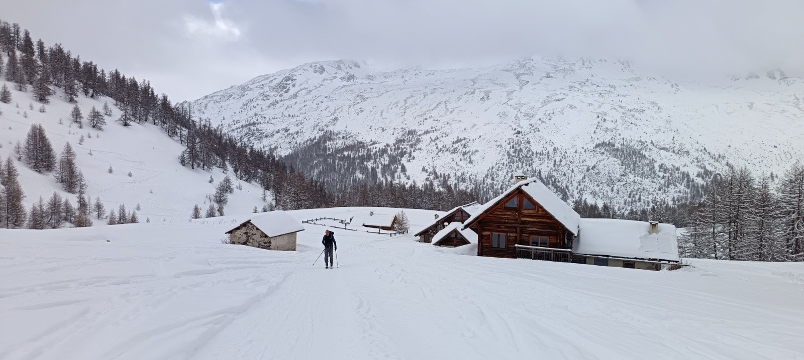 #6 Refuge vu du haut Refuge vu du haut