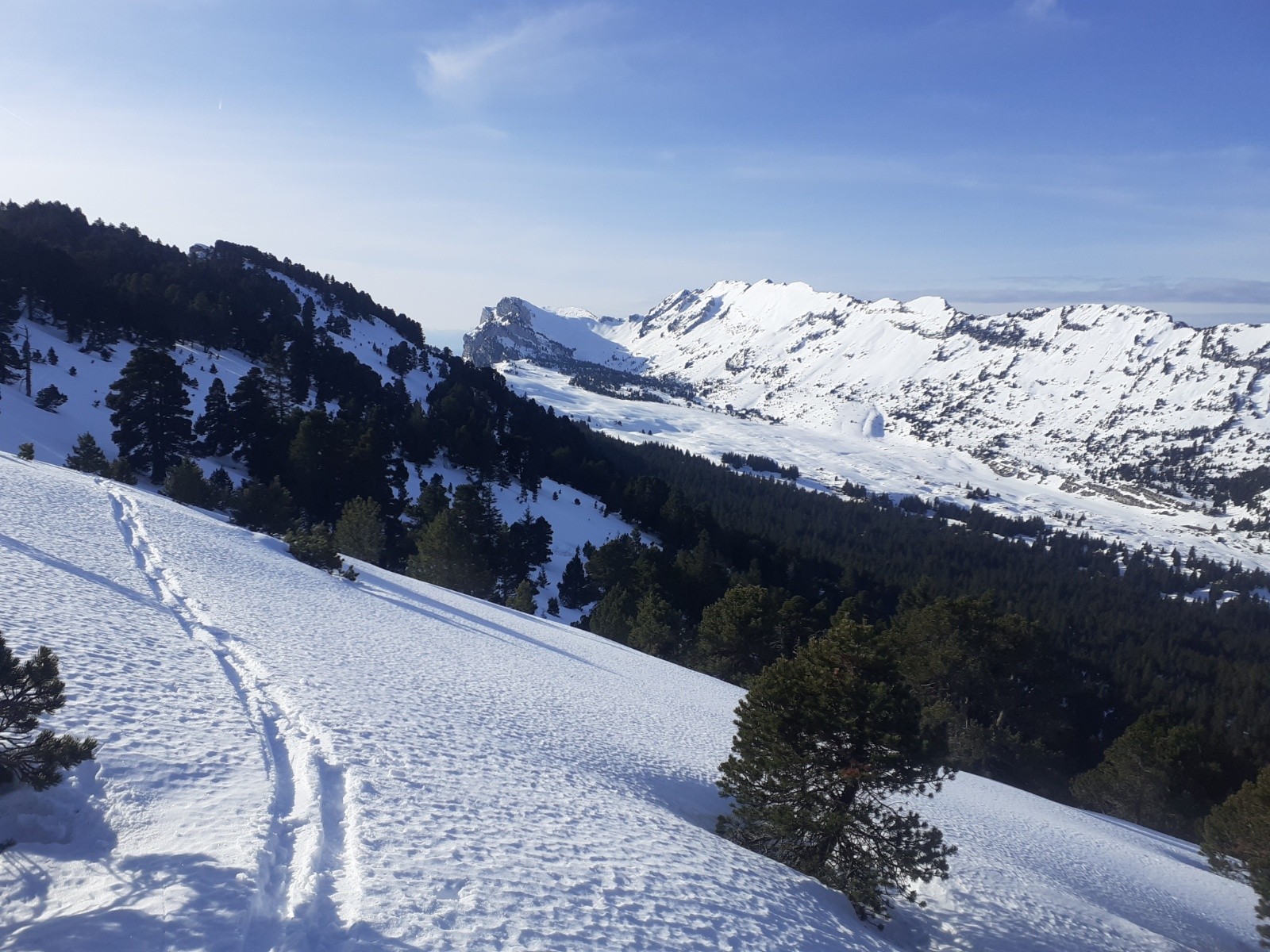 &nbsp;Longue traversée proche des crêtes en direction du Grand Manti