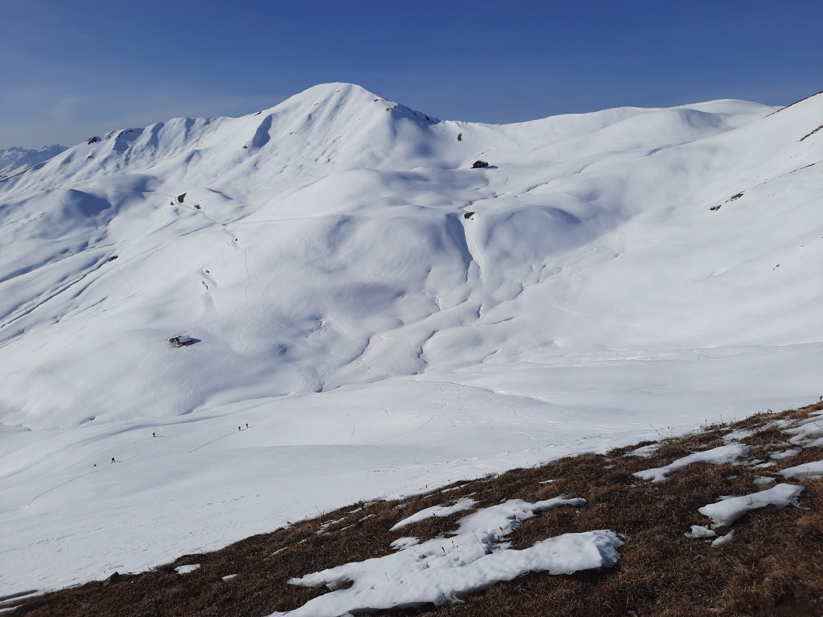 Au sommet du Dou du Booon Pierre en face du Dou de Moutiers et refuge du Jovet