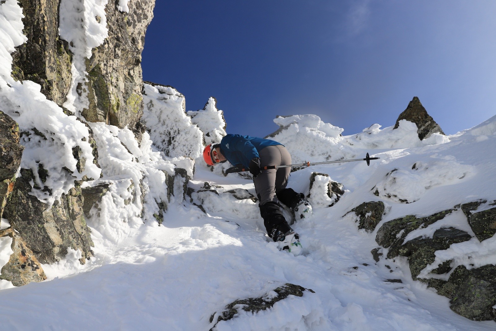 &nbsp;Désescalade pour accéder au collu après l'antécime sud
