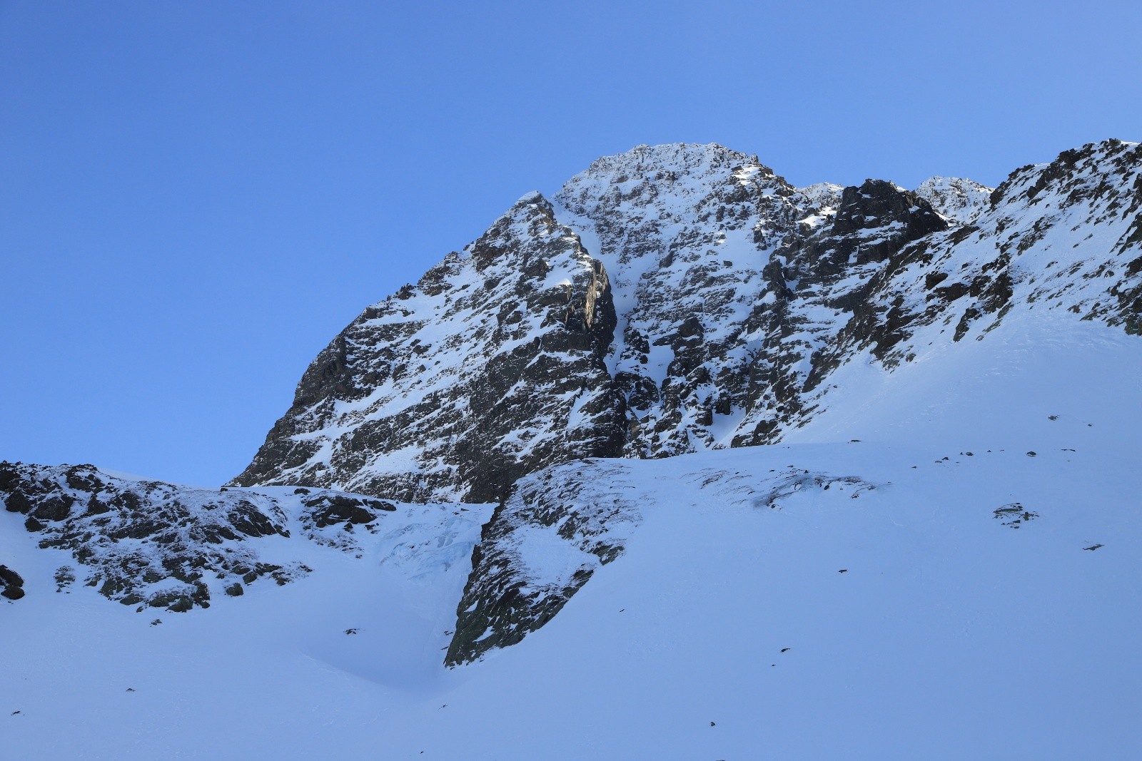 Pas sûr que le couloir qu'on voit sur la gauche débouche vraiment...
