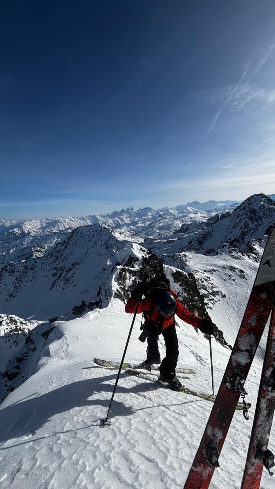 Dernière conversion avant l'arrivée à l'antécime sud, après on laissera les skis !