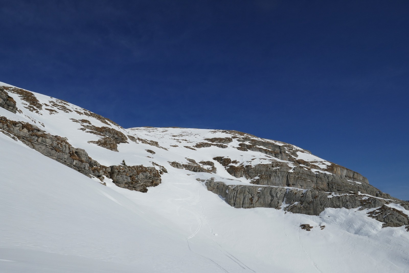 #13 Descente versant sud depuis le sommet Descente versant sud depuis le sommet