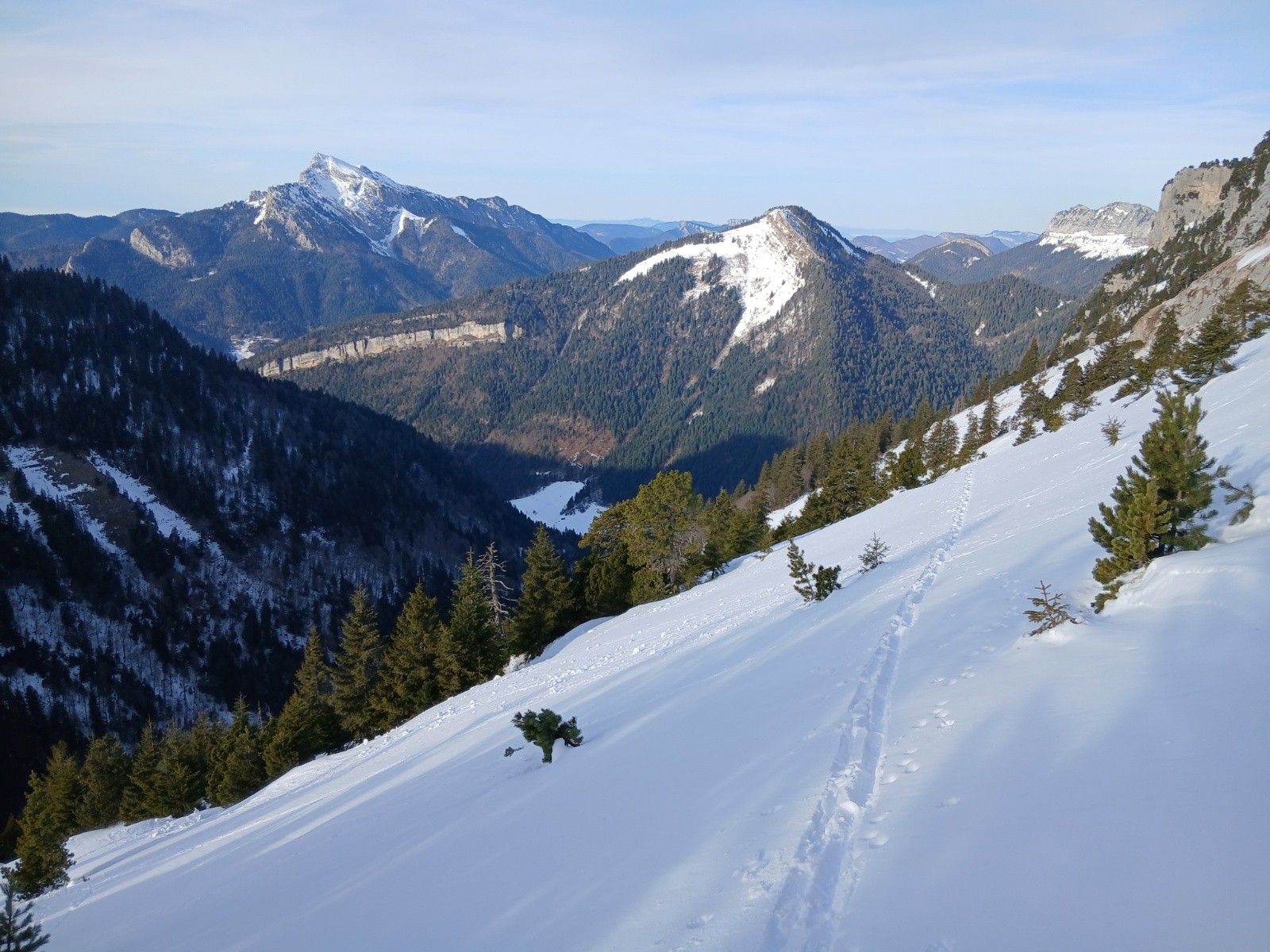 Il n'a pas neigé depuis 8 jours, et pourtant personne n'est passé par là ! Le Grand Som et la Scia à l'arrière plan...