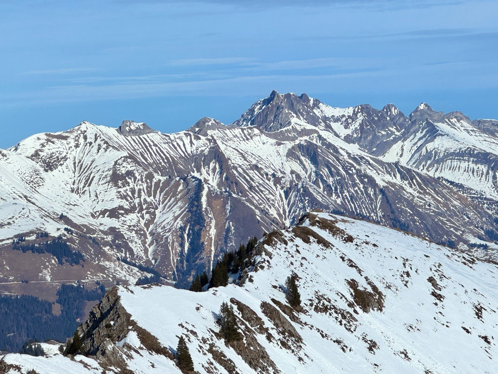 Vers les Vanils, versants Sud bien secos