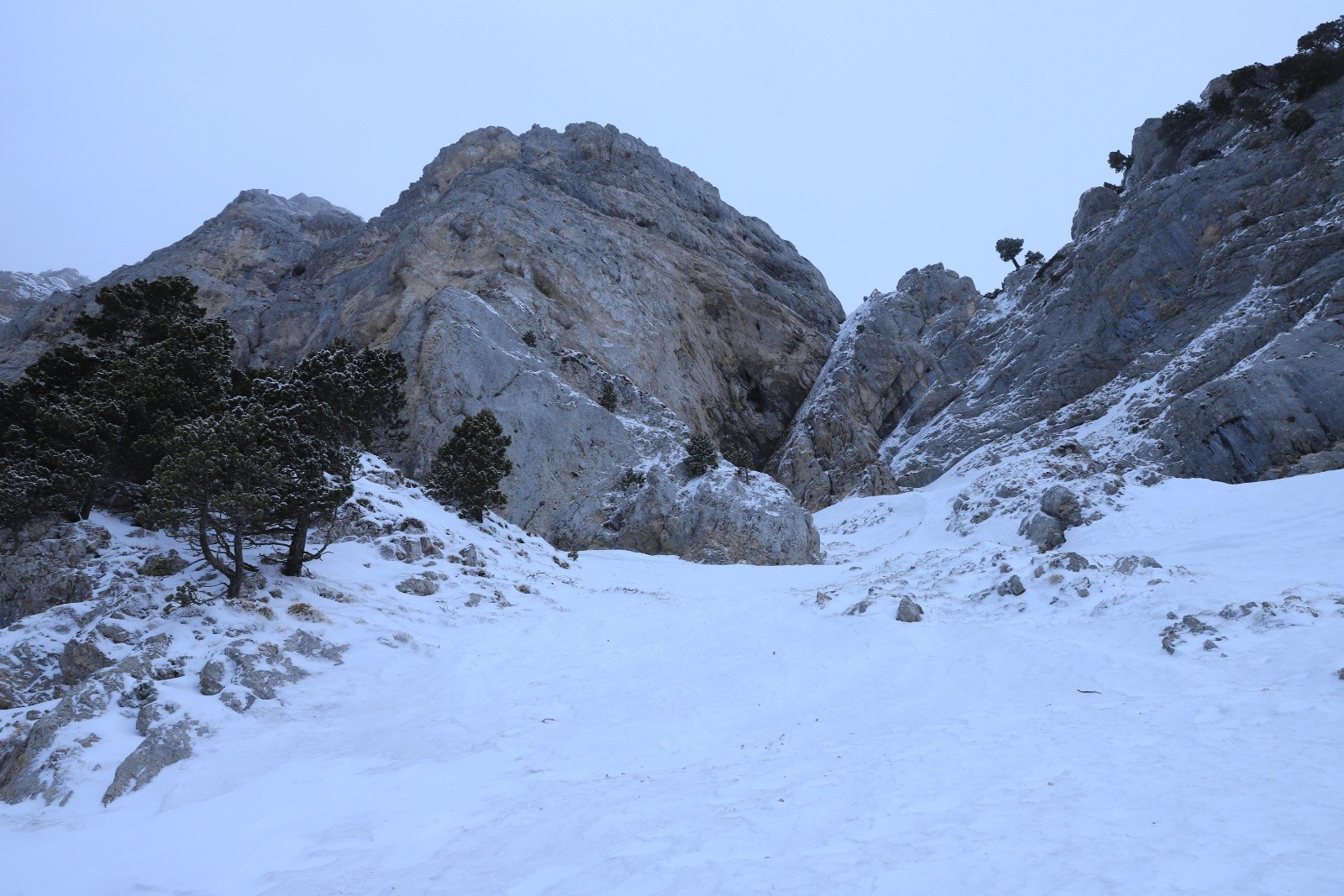 Je passe à pied, trop raide à skis&nbsp;