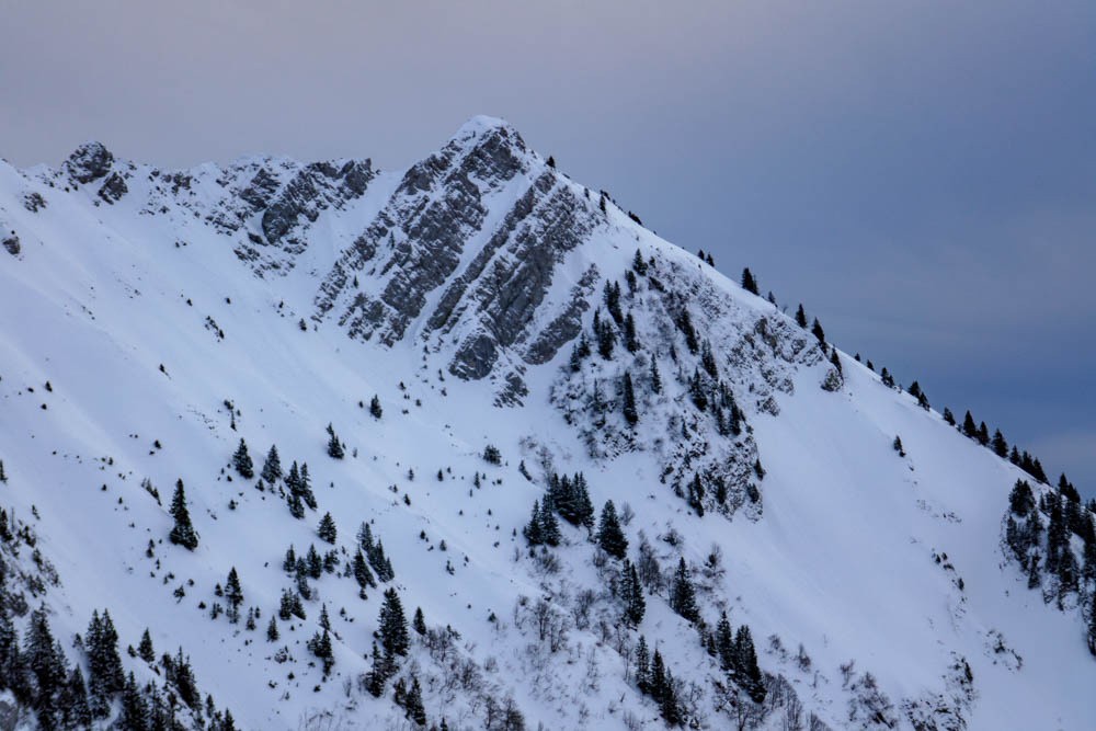 la Rampe NE à&nbsp; droite du sommet