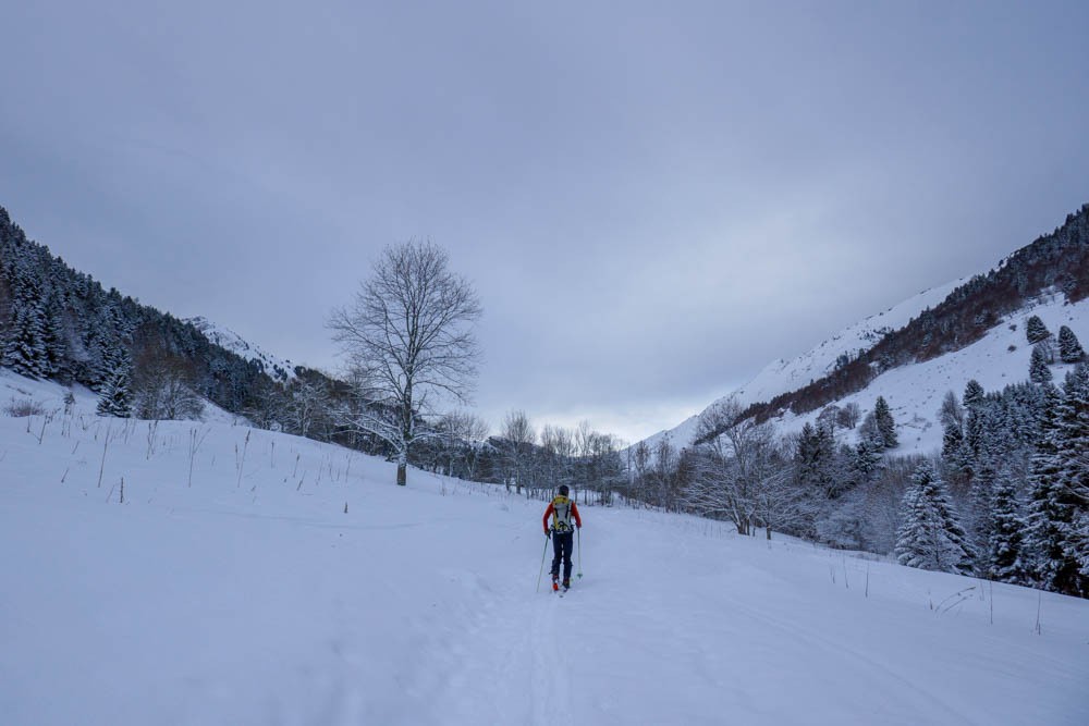 commence a y avoir de la neige vers le réservoir