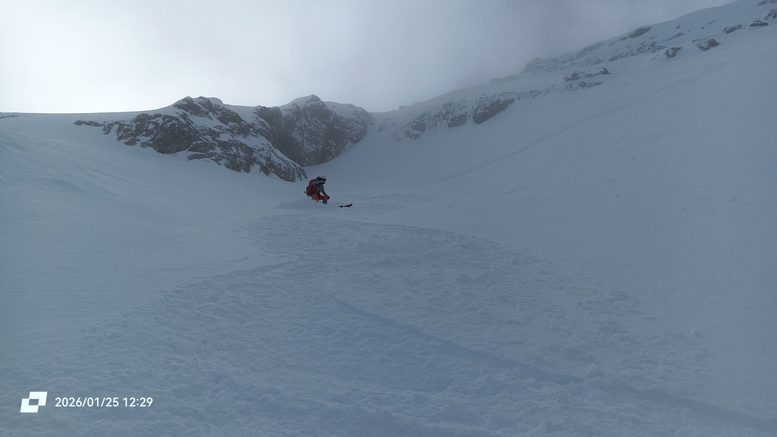 Grosse poudre dans le centre de la face&nbsp; 