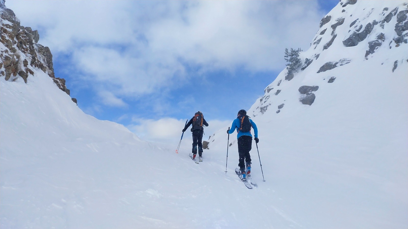 &nbsp;Arrivée au pas de la ville