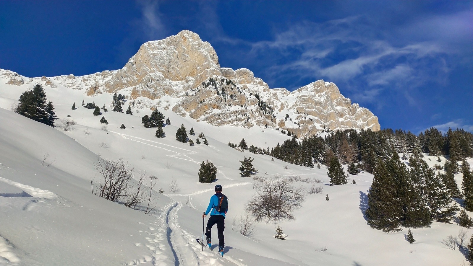 &nbsp;Sous le pas de la villd