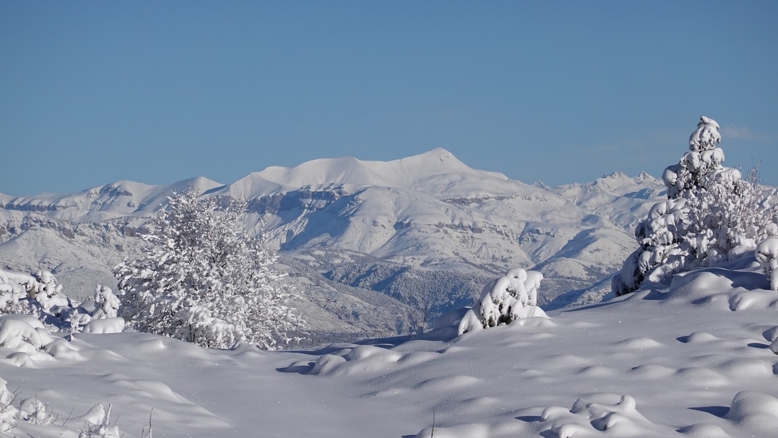Panorama au téléobjectif sur le Mont Mounier