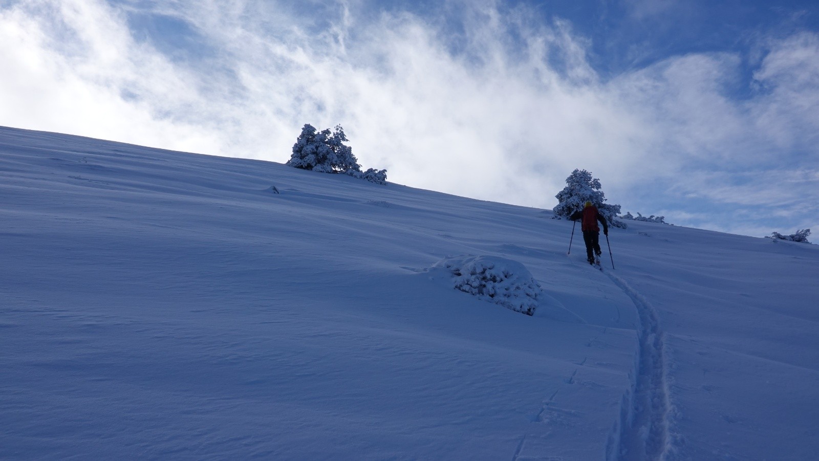 Quatrième peautage pour l'antécime de la Croix de Verse avant une nouvelle descente et un cinquième peautage pour la Cime Jérusalem
