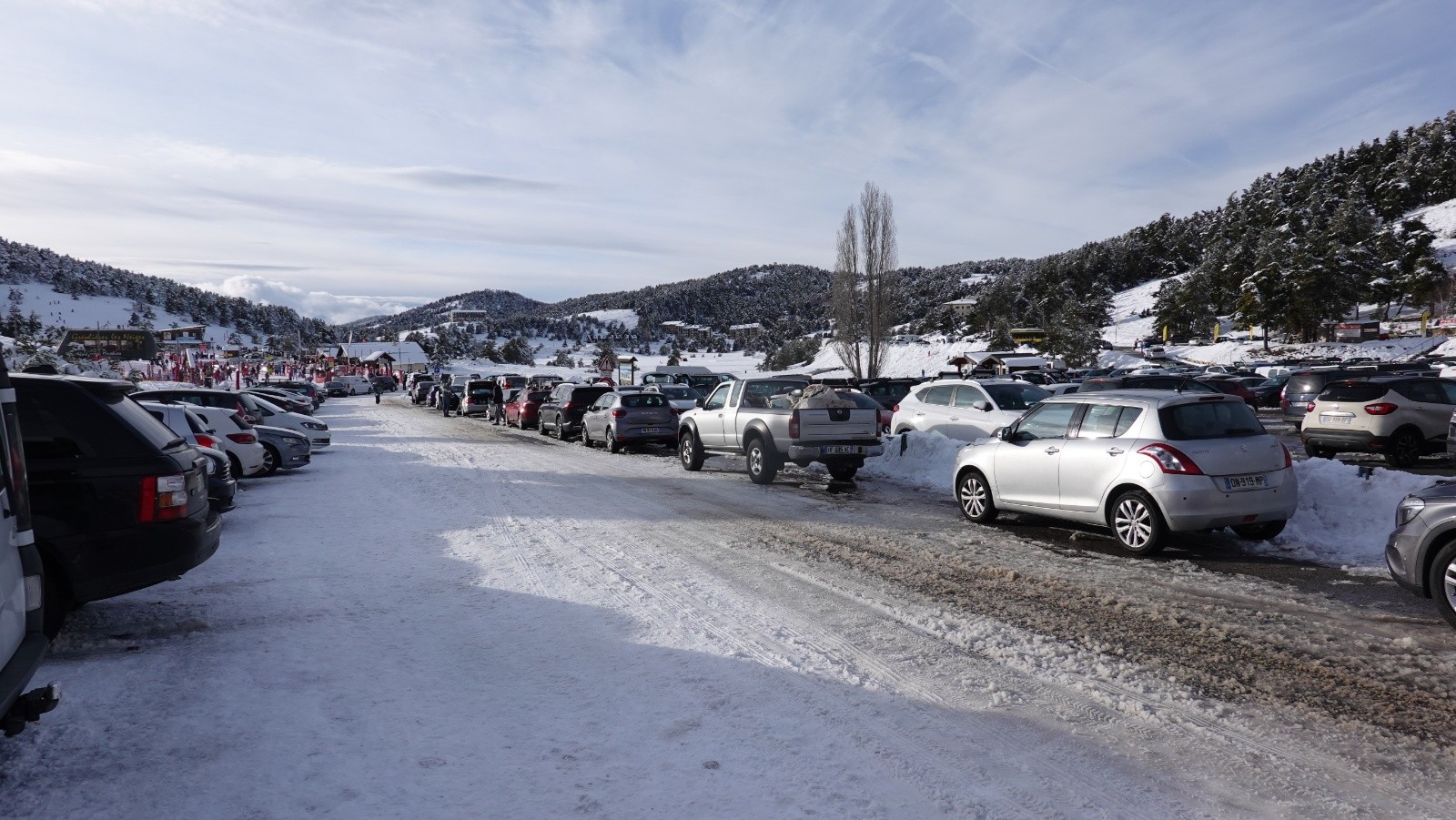 La foule des grands jours à Gréolières les Neiges