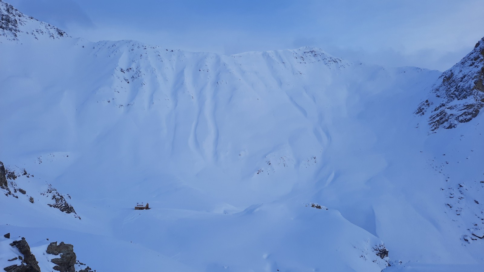 #14 col du Chardonnet et col de l col du Chardonnet et col de l'Aiguillette, W avec le refuge en bas
