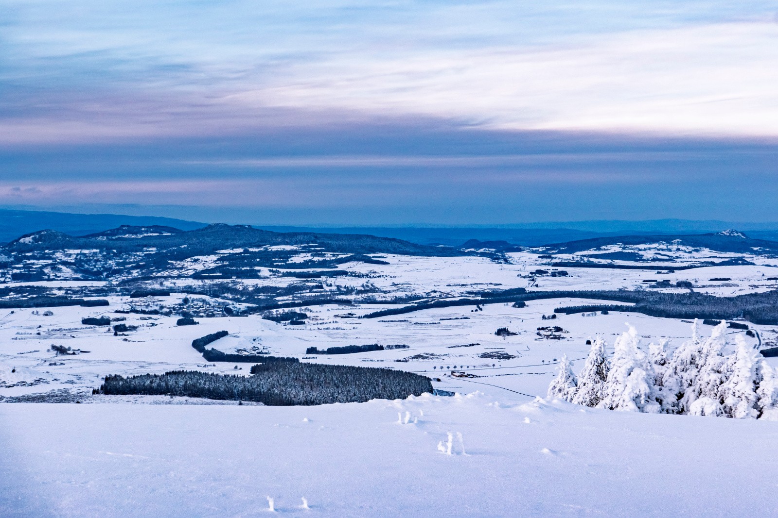 Massif du Meygal voisin et plateau de Saint Front