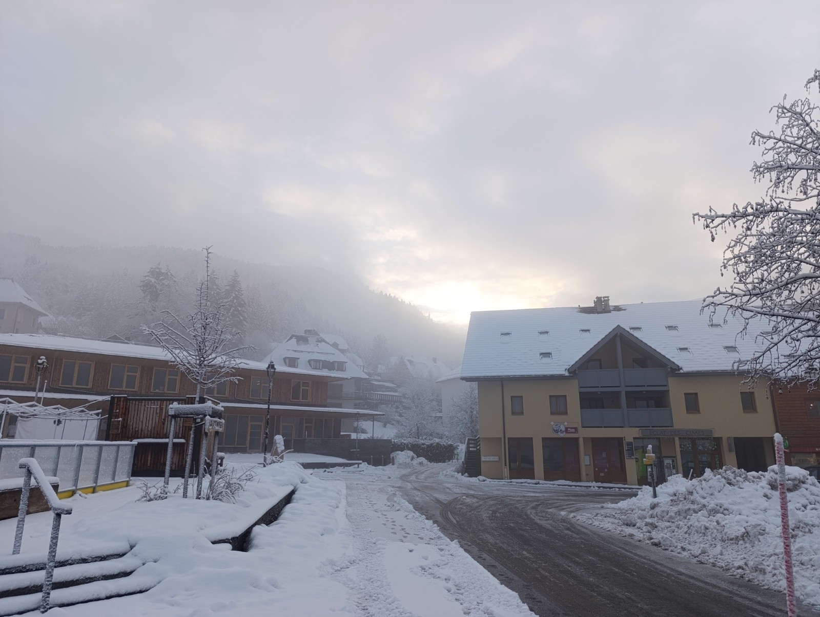 St Pierre.. encore dans la brume..&nbsp;