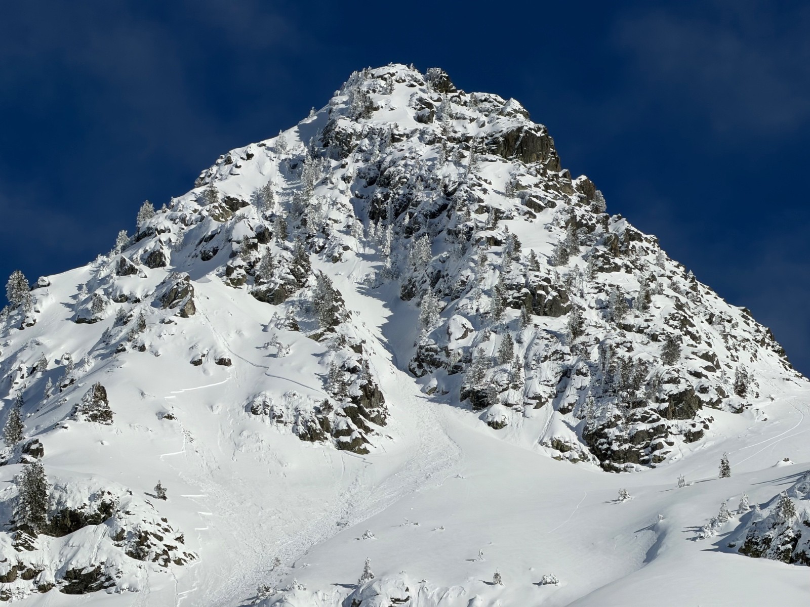 Départ près des rochers, encore