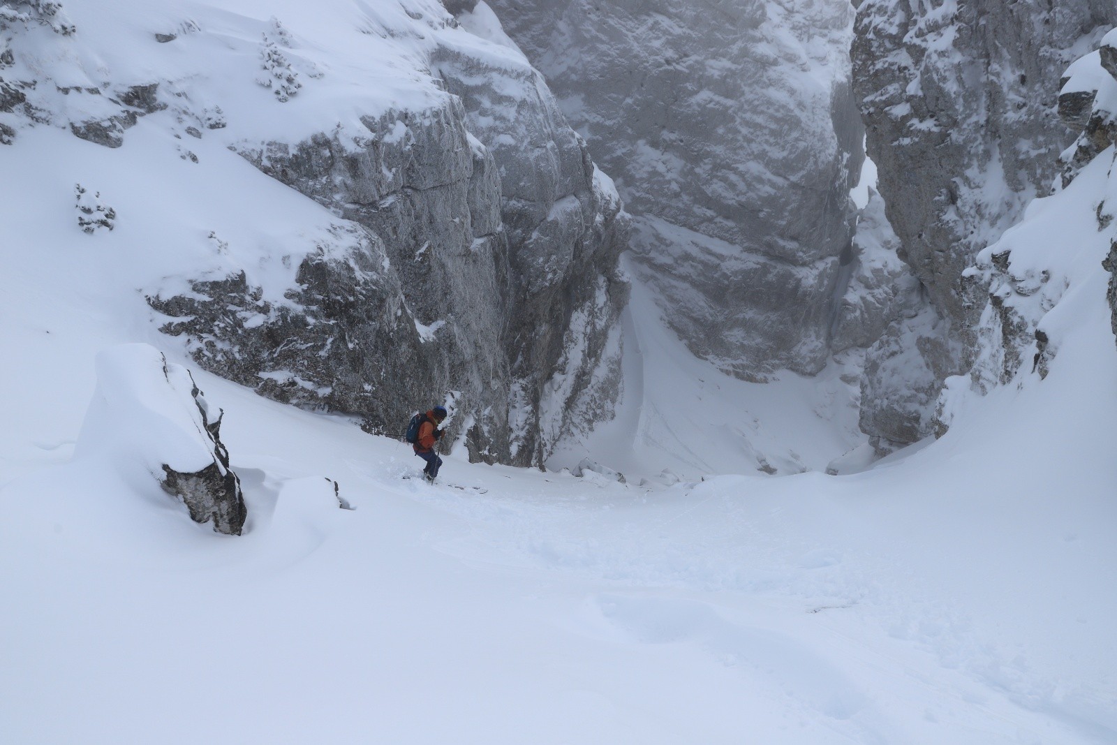 Etienne se lance dans le canyon