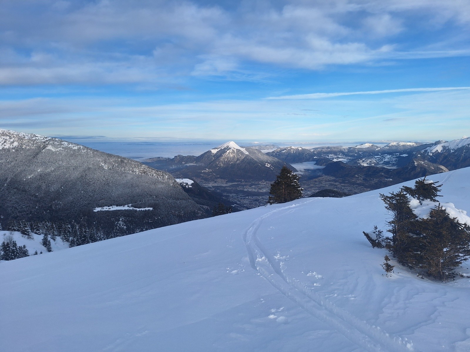 Vue sur la vallée et Môle bien enneigé