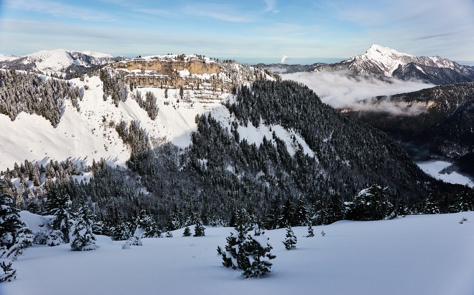 Les belles pentes NW vierges et poudreuses...